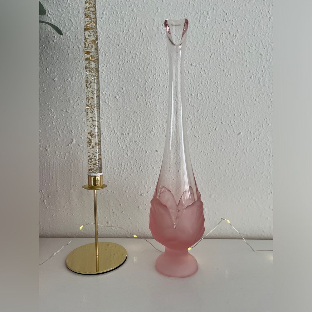 Viking frosted pink epic leaf swung vase